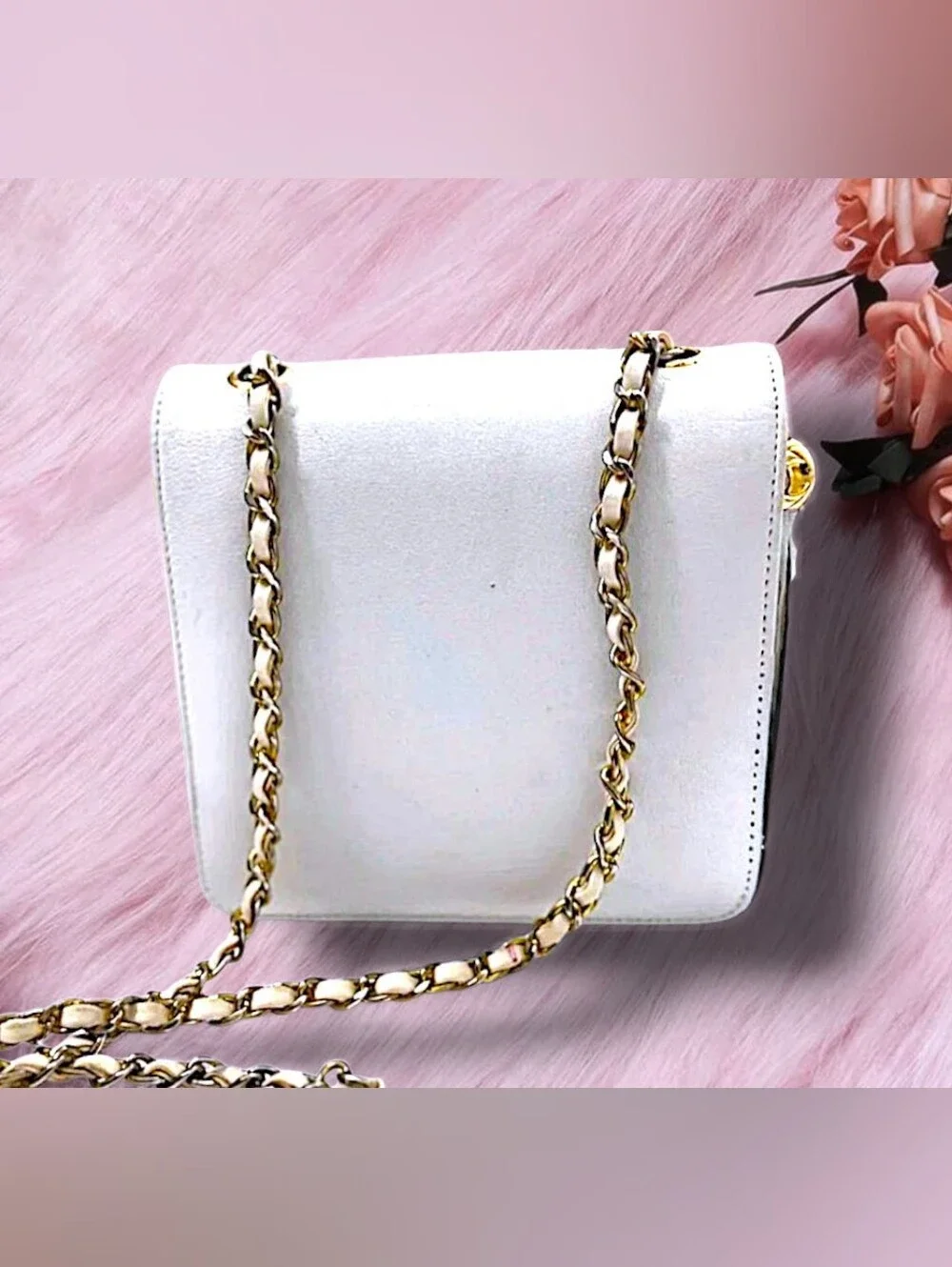 1980s Chanel Lambskin Leather Large CC Logo Single Gold Chain Strap Shoulder Bag